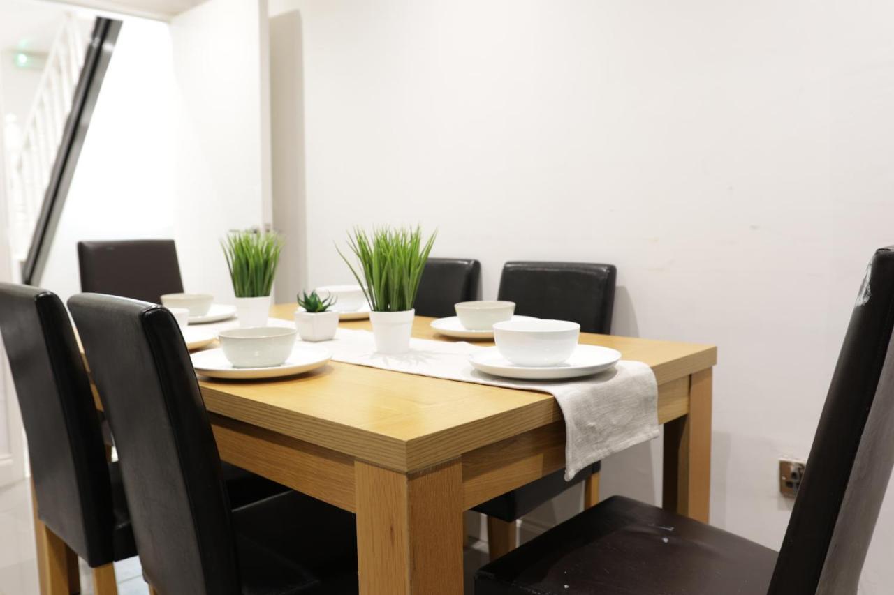 5 Bed Town House Within City Centre And Sleeps Up To 11 With Sky And Netflix Бирмингем Экстерьер фото
