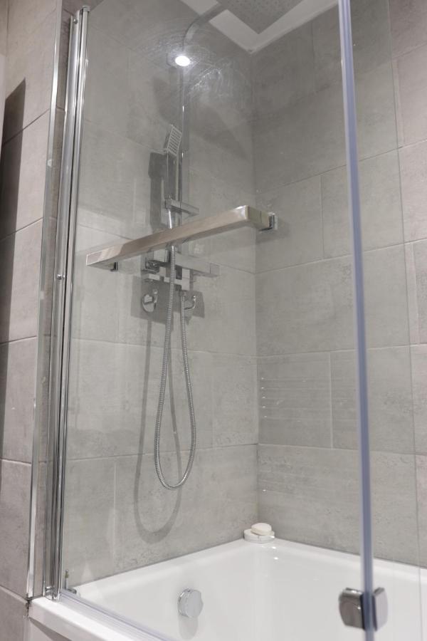 5 Bed Town House Within City Centre And Sleeps Up To 11 With Sky And Netflix Бирмингем Экстерьер фото