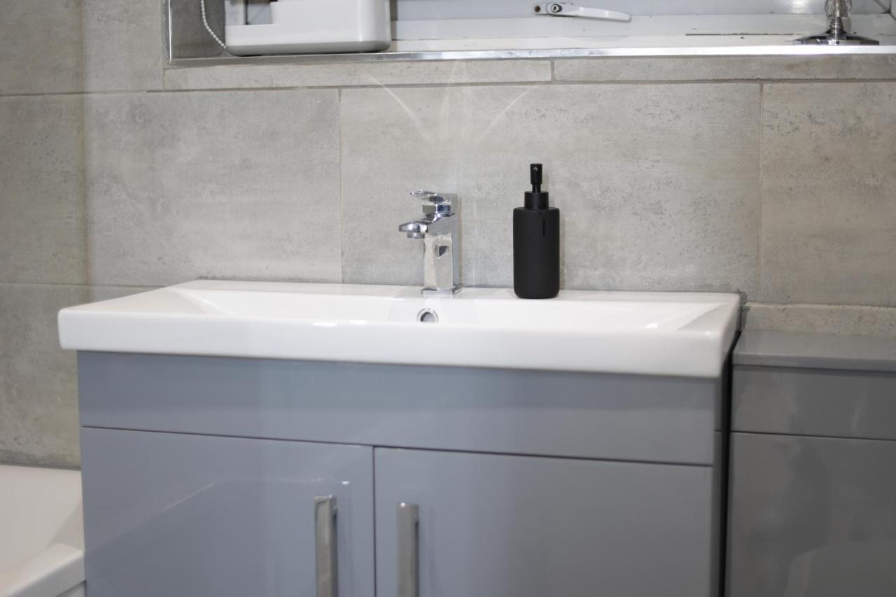 5 Bed Town House Within City Centre And Sleeps Up To 11 With Sky And Netflix Бирмингем Экстерьер фото