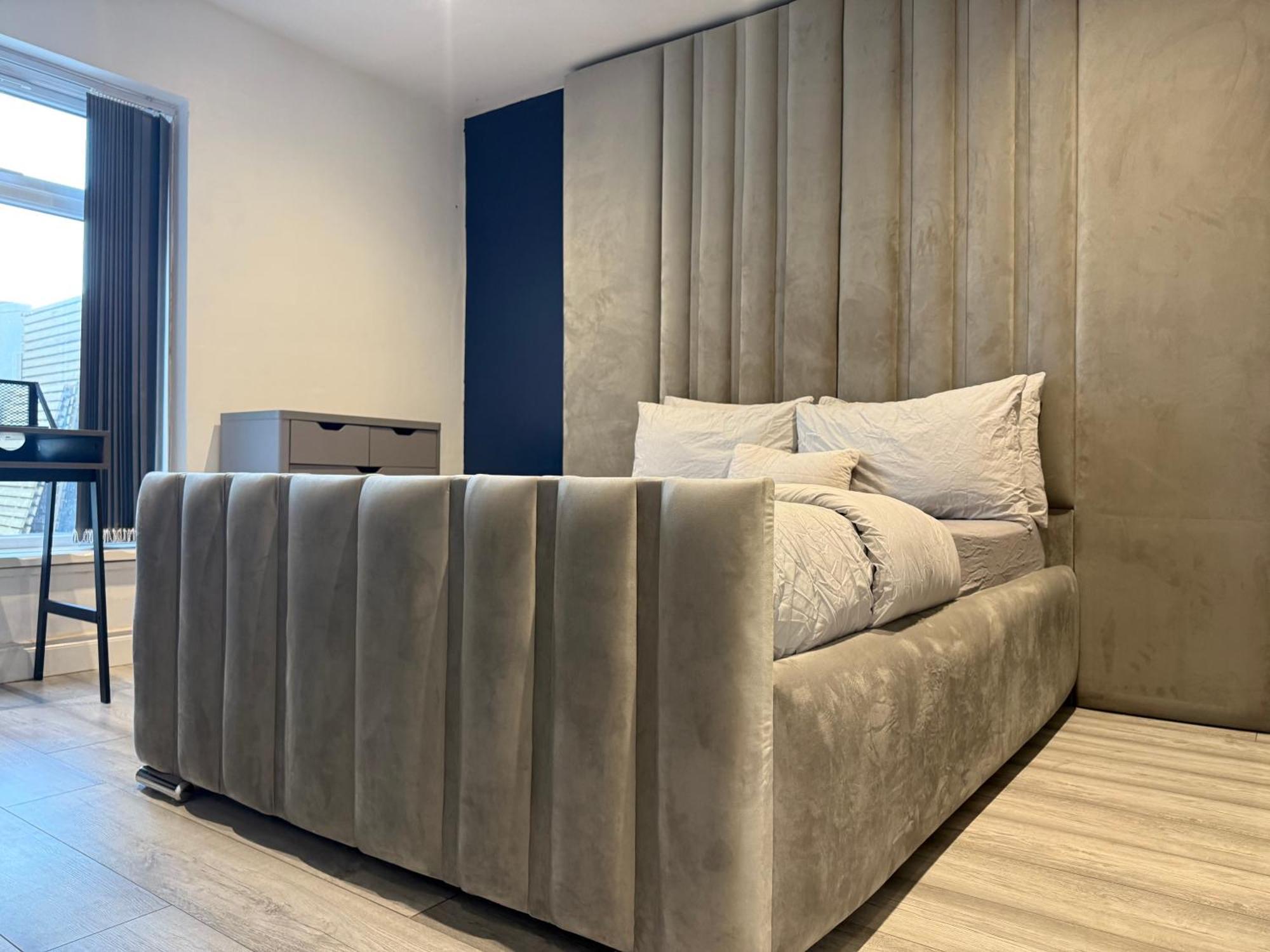 5 Bed Town House Within City Centre And Sleeps Up To 11 With Sky And Netflix Бирмингем Экстерьер фото