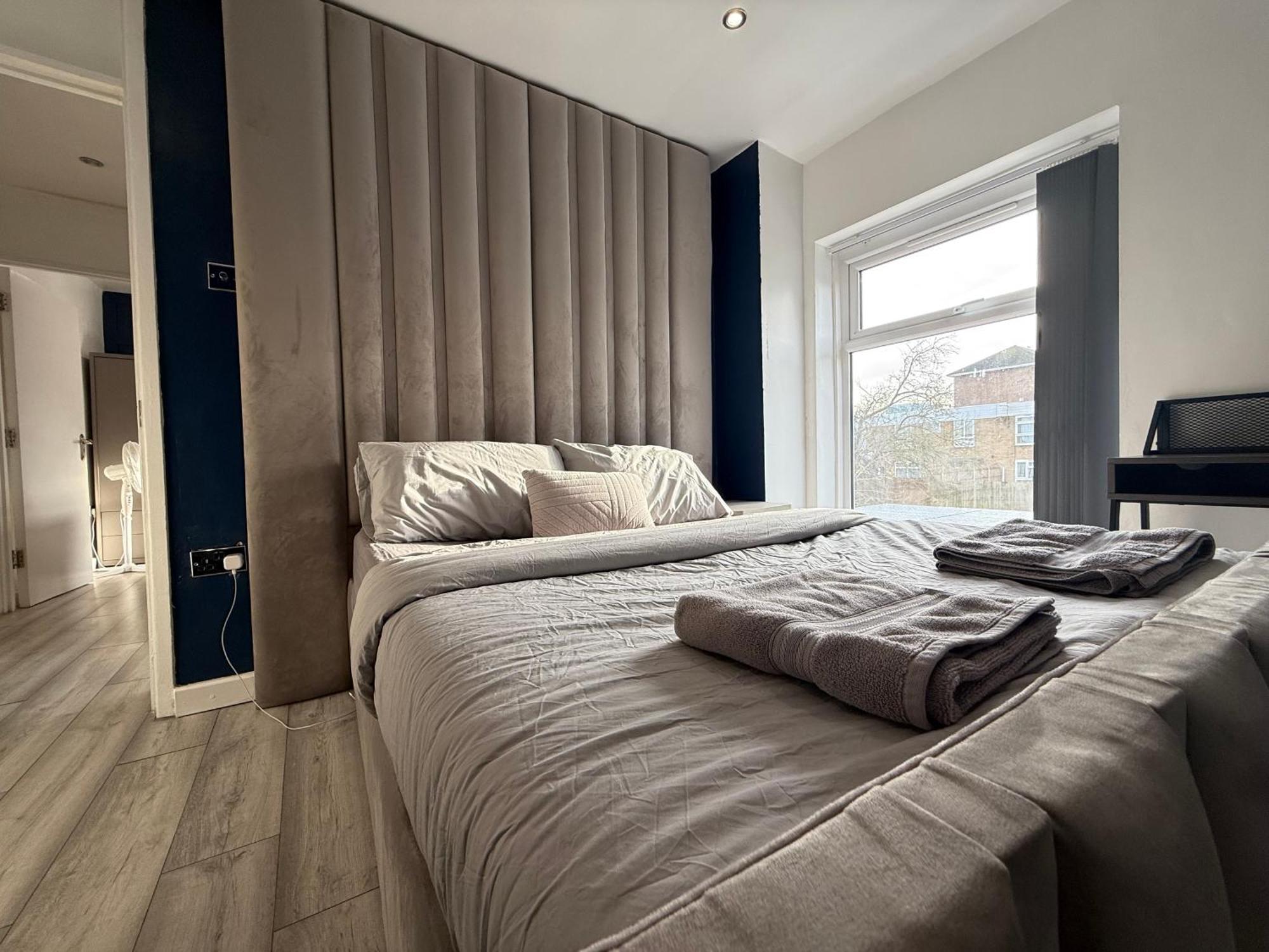 5 Bed Town House Within City Centre And Sleeps Up To 11 With Sky And Netflix Бирмингем Экстерьер фото