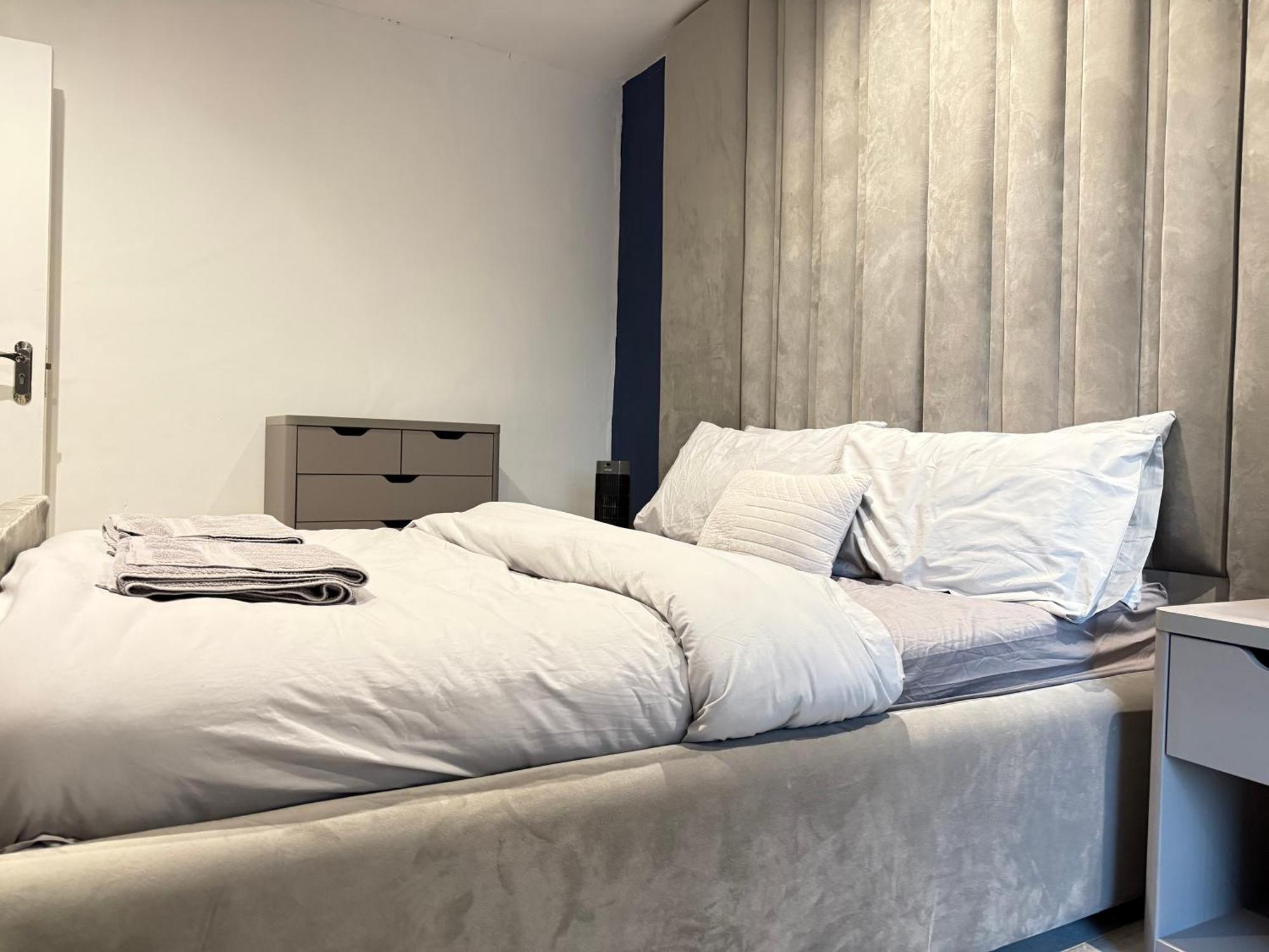 5 Bed Town House Within City Centre And Sleeps Up To 11 With Sky And Netflix Бирмингем Экстерьер фото