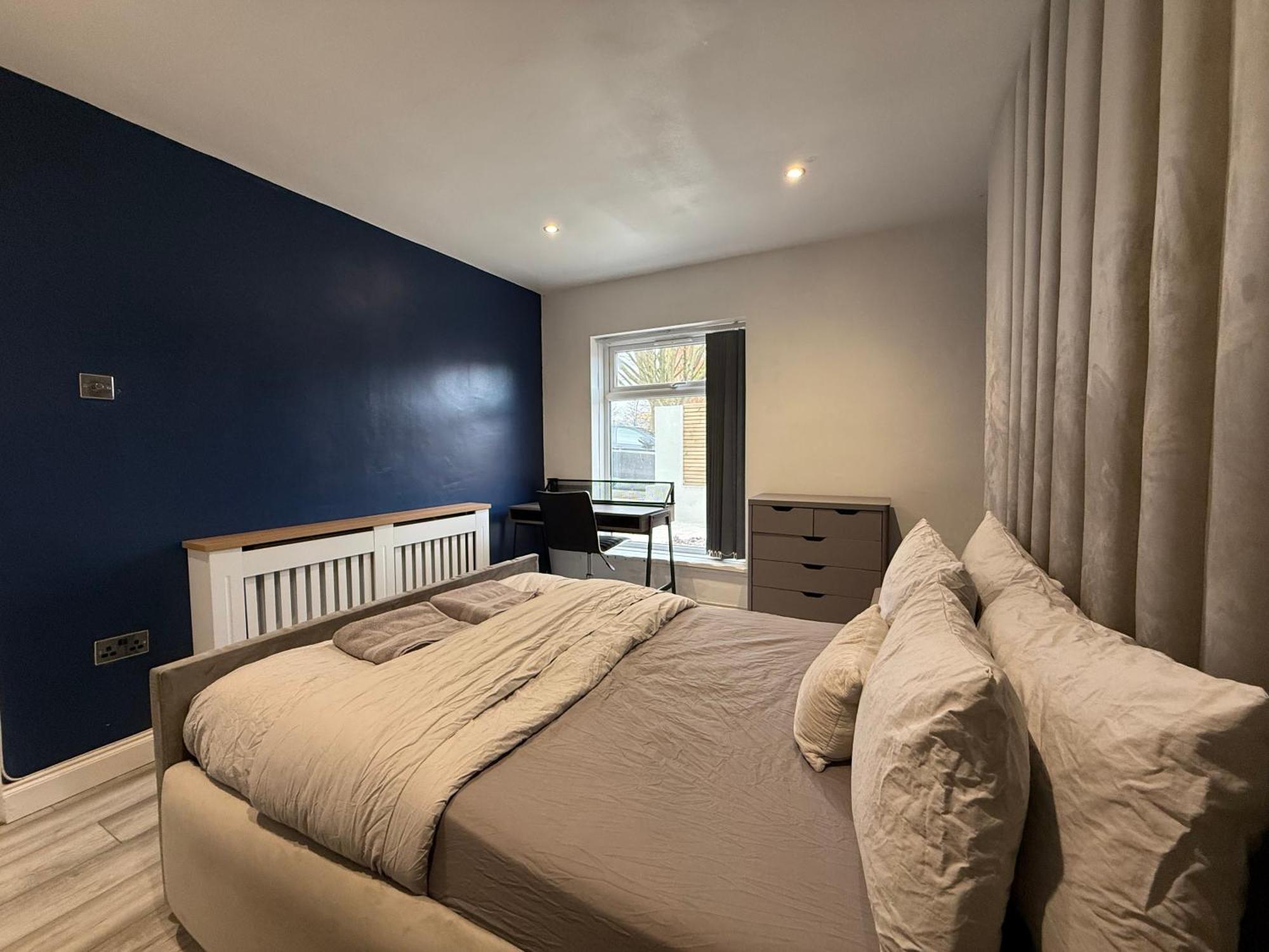 5 Bed Town House Within City Centre And Sleeps Up To 11 With Sky And Netflix Бирмингем Экстерьер фото