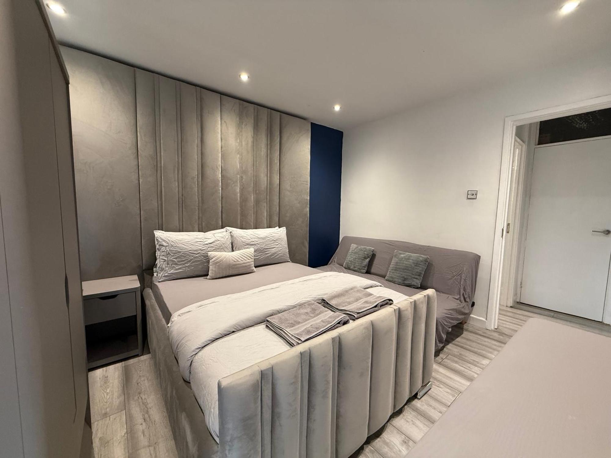 5 Bed Town House Within City Centre And Sleeps Up To 11 With Sky And Netflix Бирмингем Экстерьер фото