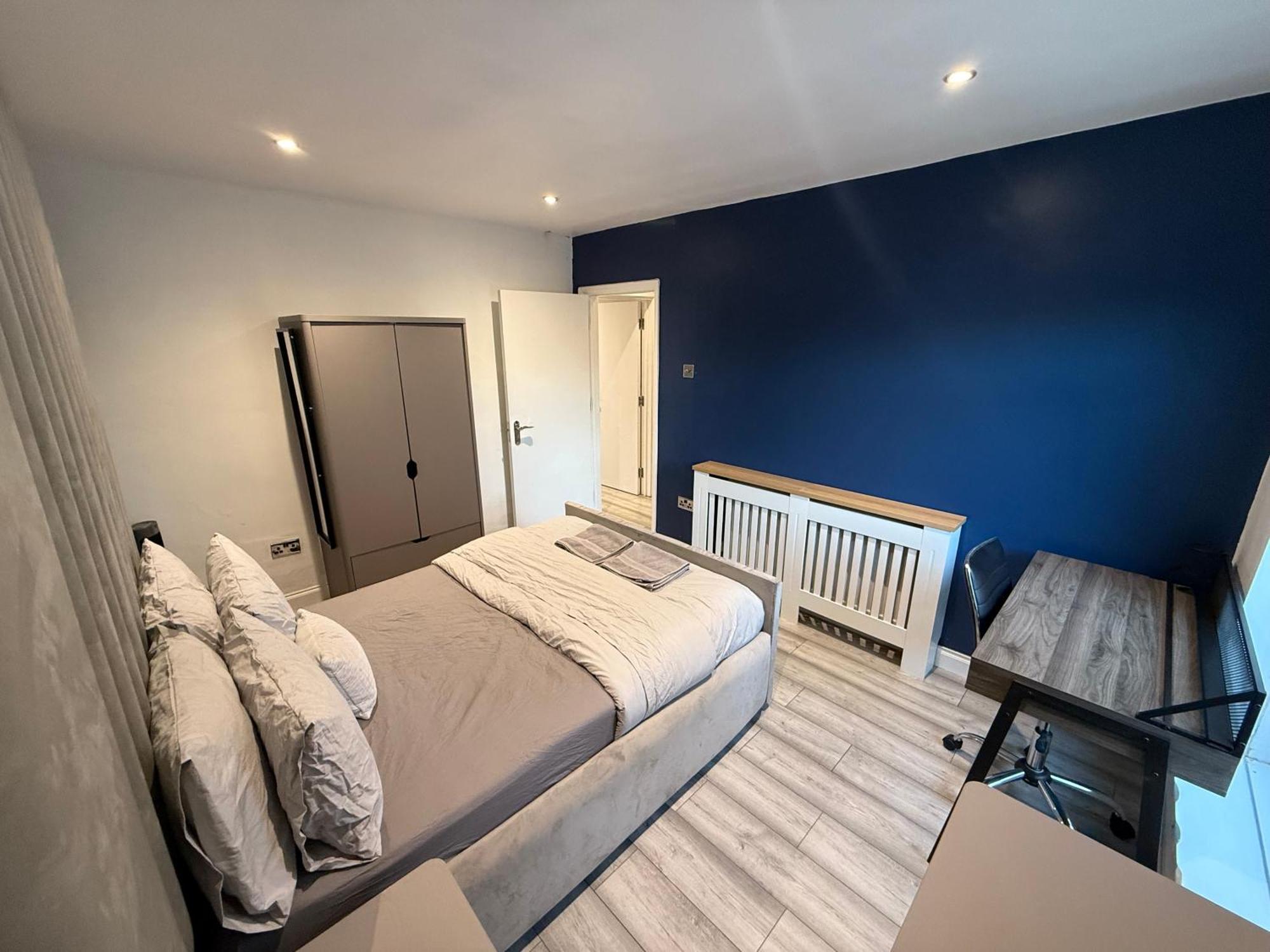 5 Bed Town House Within City Centre And Sleeps Up To 11 With Sky And Netflix Бирмингем Экстерьер фото