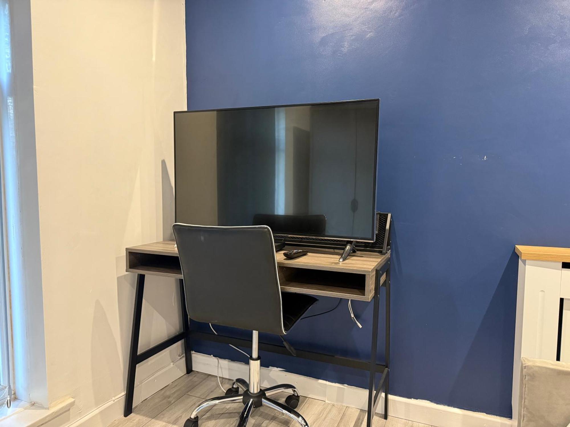5 Bed Town House Within City Centre And Sleeps Up To 11 With Sky And Netflix Бирмингем Экстерьер фото